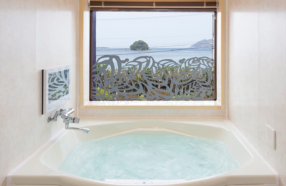 海が見えるバスルーム