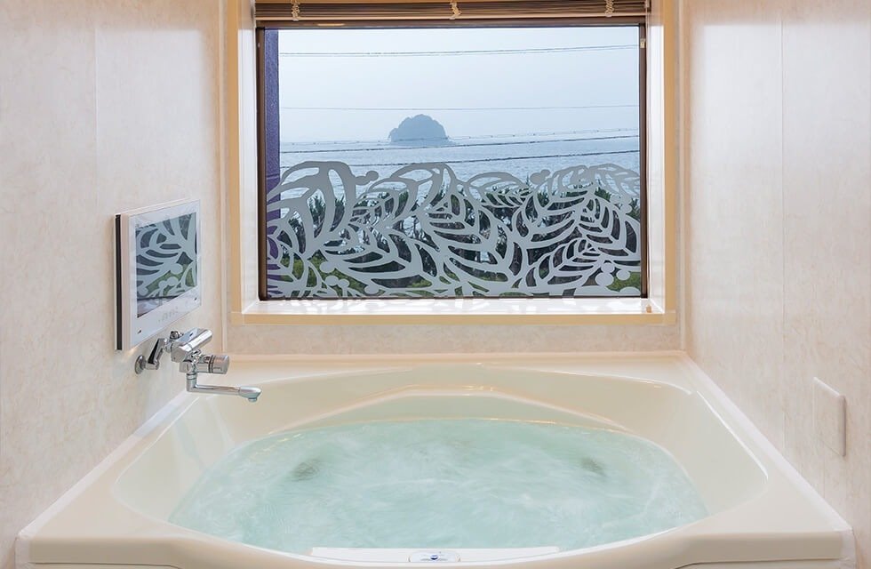 海が見えるバスルーム