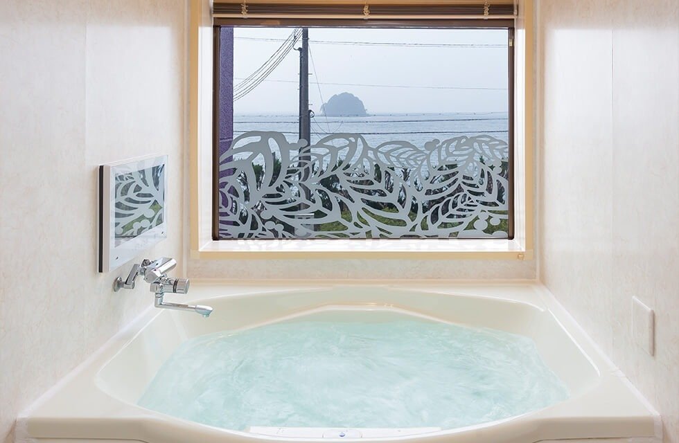 海が見えるバスルーム